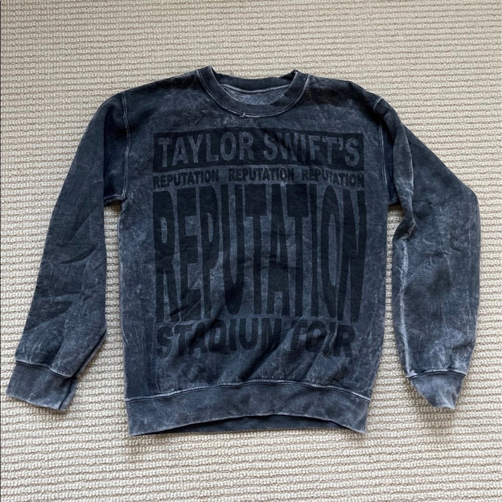 Taylor Swift Reputation Tour Sweatshirt Small